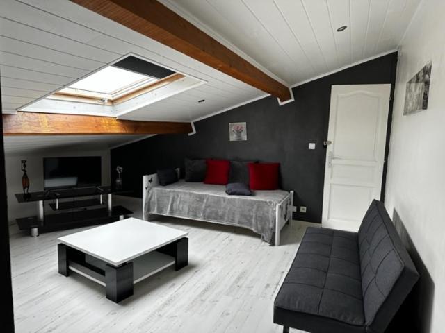 Appartement Mansarde Et Climatise 50 M2 Pompignan  Exterior photo